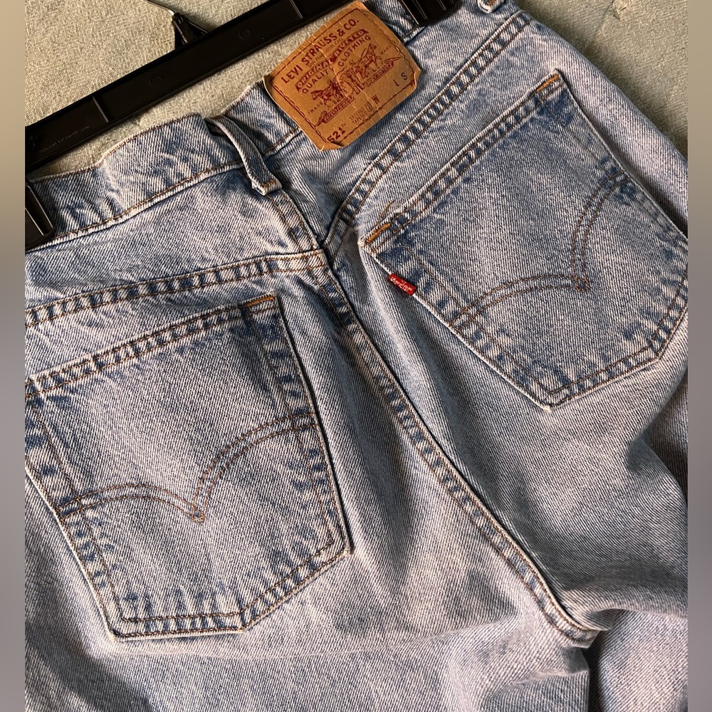 Retro Levi’s 521 mom jean